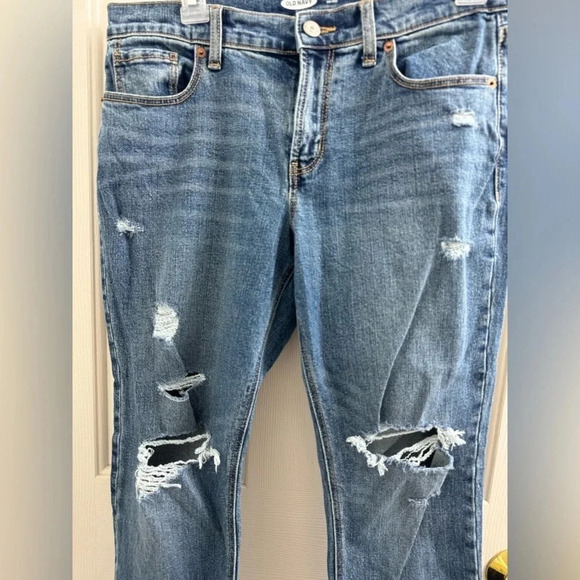 Old Navy Mid-Rise Petite Boyfriend Jeans - Picture 2 of 7